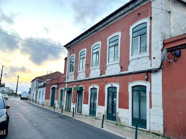 Prdio para investimento | Charneca do Lumiar | Lisboa
