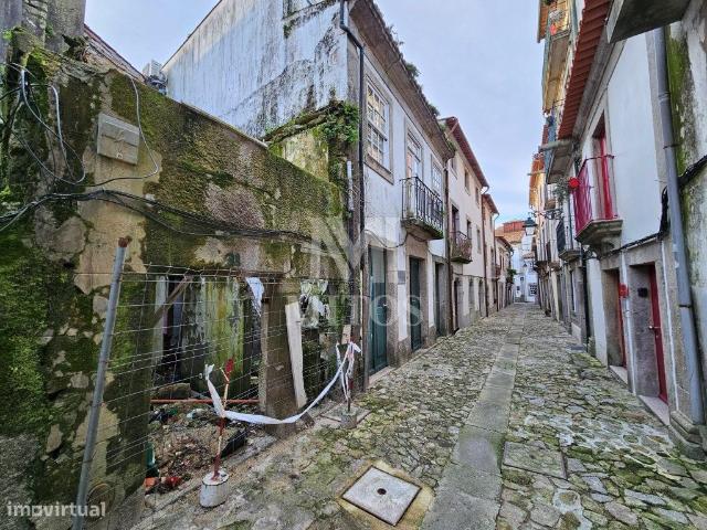 Prdio, para recuperar, no centro da cidade