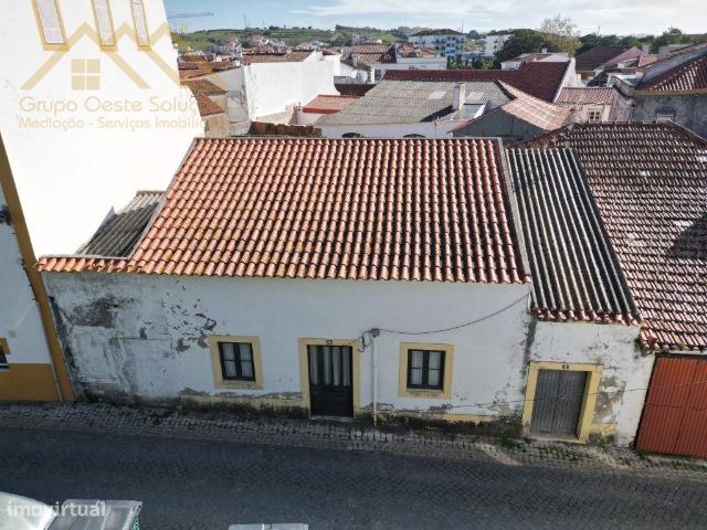 Prdio para recuperar no Centro da Lourinh