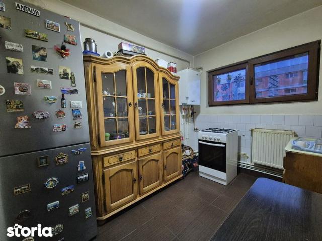 Merită văzut! De vânzare Apartament 3 camere, etaj 2/4 – Târgu Jiu