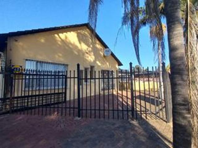 pretoria gardens 4.5 bedroom fami.