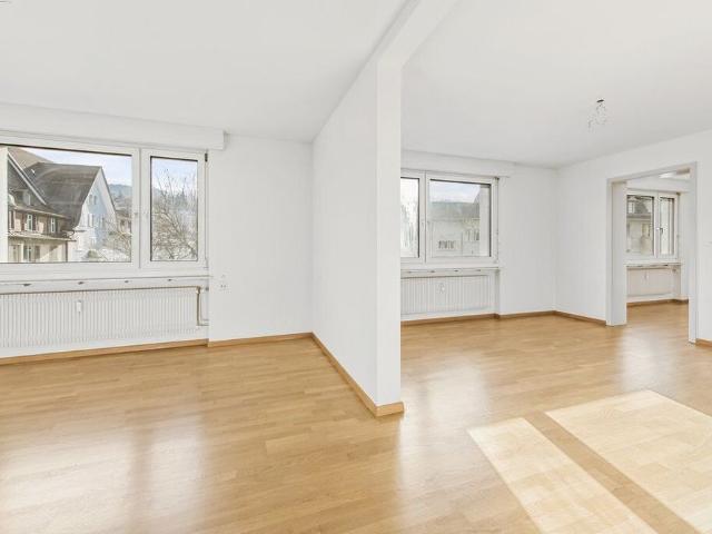 Pretty and bright apartment near the Silver Tower