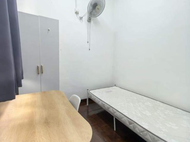 Pretty Female Unit @ SS2 Clean & Comfy Stay