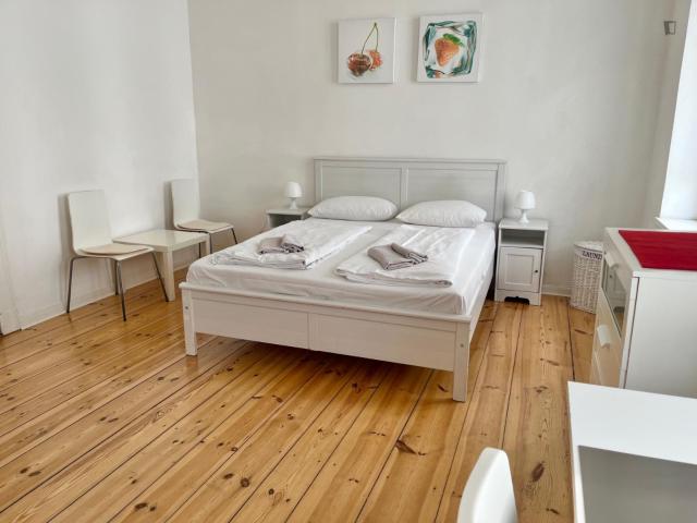 Pretty nice double bedroom near the Zoo in very central Charlottenburg district