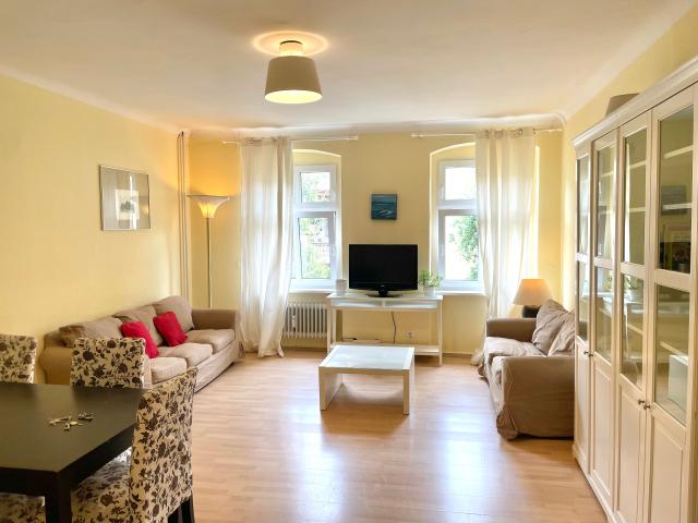 Pretty third floor three bedroomed apartment with lift in Charlottenburg