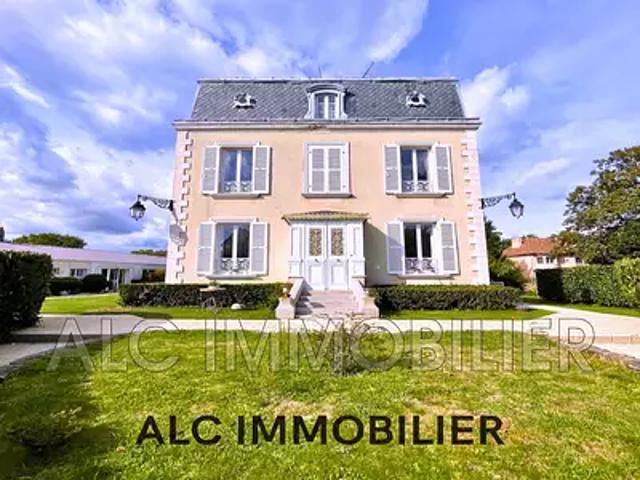 Pré en Pail Saint Samson 53140 Achat / Vente maison 7 pièces t7 piscine