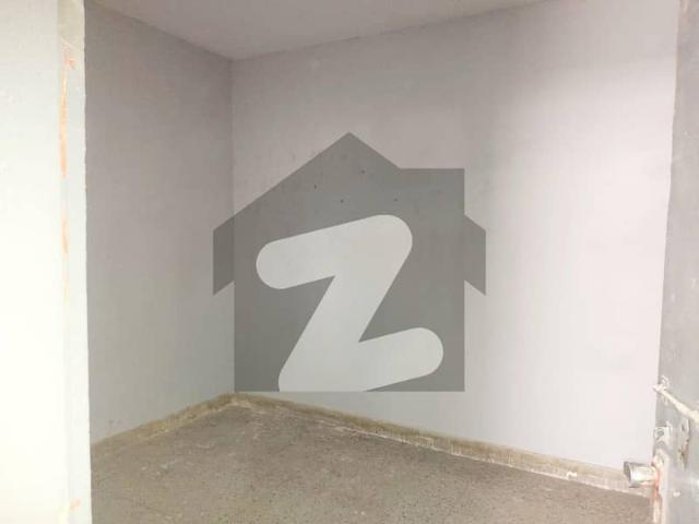 Precast 3rd Floor 2 Bed Lounge Water Boring Portion For Rent