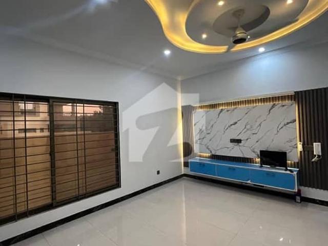 Precinct 1 272 Sq Yds Brand New Villa With A+ Construction Near By Masjid Prime Location