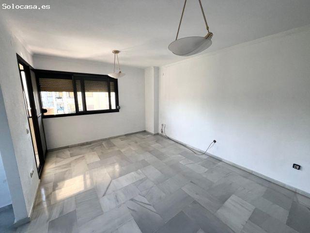 PRECIO NEGOCIABLE EN 1ª LÍNEA DE PLAYA CARIHUELA CON VISTAS AL MAR