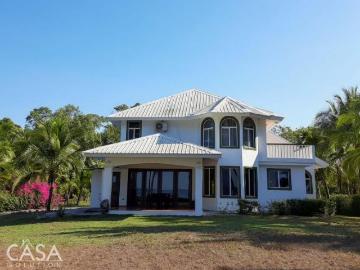 Precio Reducido! Villa Frente al mar con Vistas Espectaculares En Las Lajas