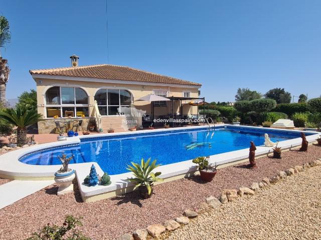 Preciosa Villa Con Piscina Privada En Catral, A 15 Minutos D. 140m² Catral