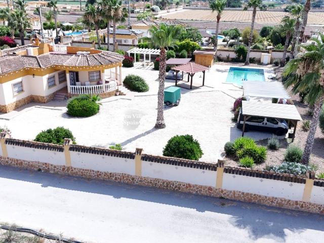 Preciosa Villa De 4 Habitaciones Y 3 Baños Con Una Gran Pisc. 4m² Alicante
