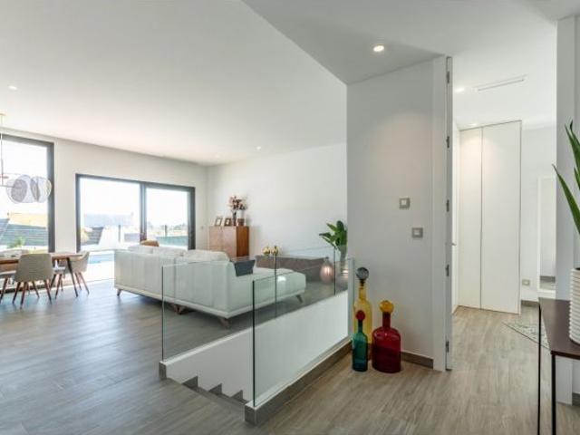 PRECIOSA VILLA DE 3 DORMITORIOS CON GRAN PISCINA Y APARCAMIENTO PRIVADO FINESTRAT
