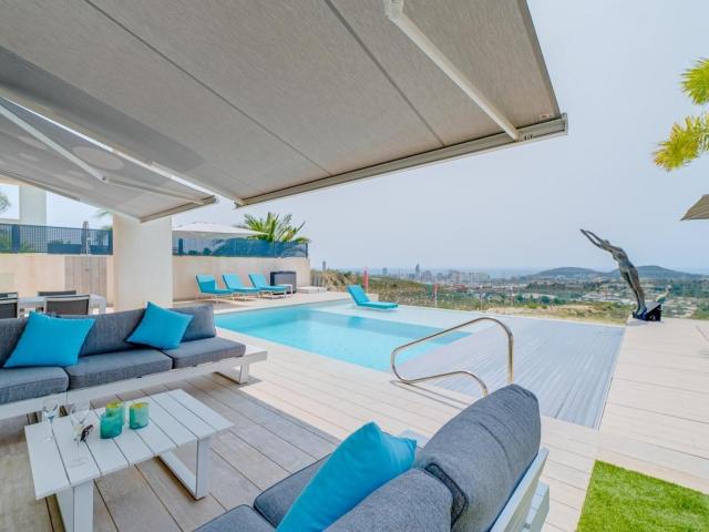 Preciosa villa de estilo contemporáneo situada en una zona r. 436m² Finestrat