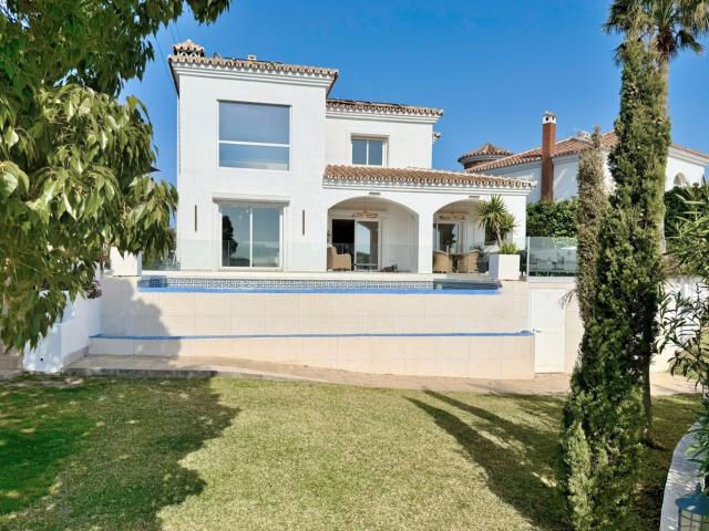 Preciosa villa de estilo mediterráneo con un toque contempor. 238m² Mijas Costa