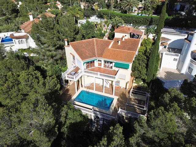 Preciosa villa independiente con vista panorámica, hermoso jardín y muchas posibilidades alquiler o residencia permanente, absolutamente idílico