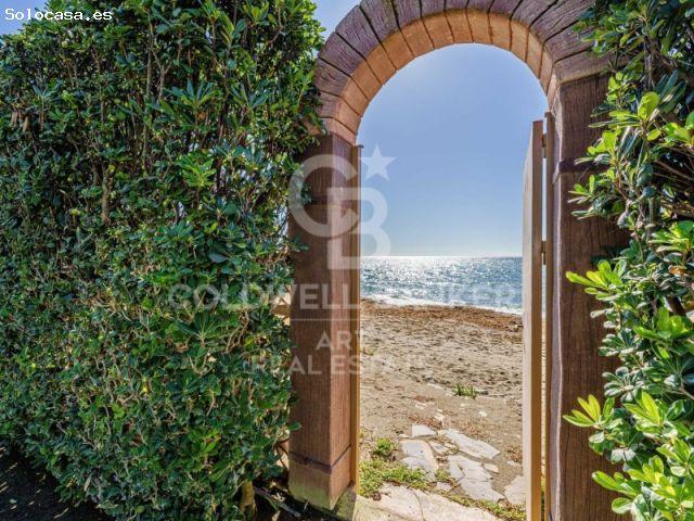 Preciosa villa independiente junto al mar en La Nueva Milla de Oro