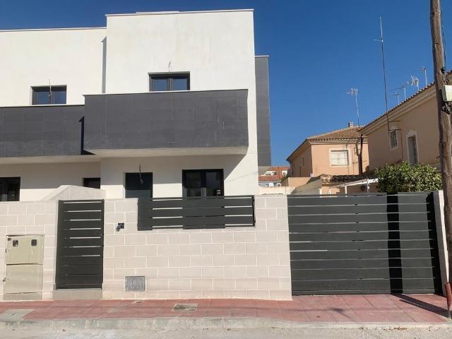 Preciosa villa pareada y adosada en dos niveles con 3 dormit. 98m² Santiago de la ribera