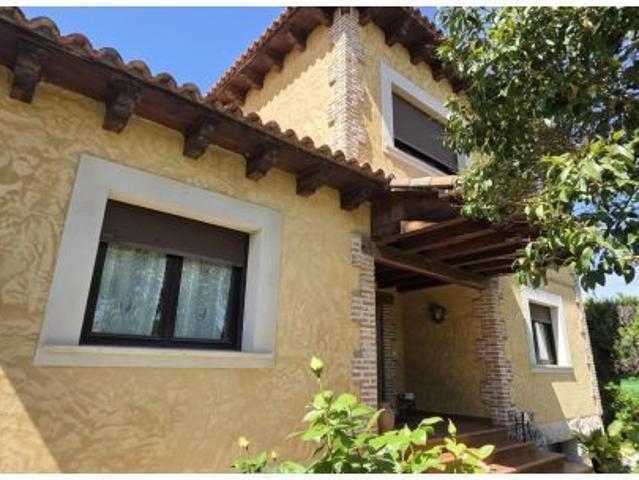 PRECIOSA VIVIENDA UNIFAMILIAR AISLADA