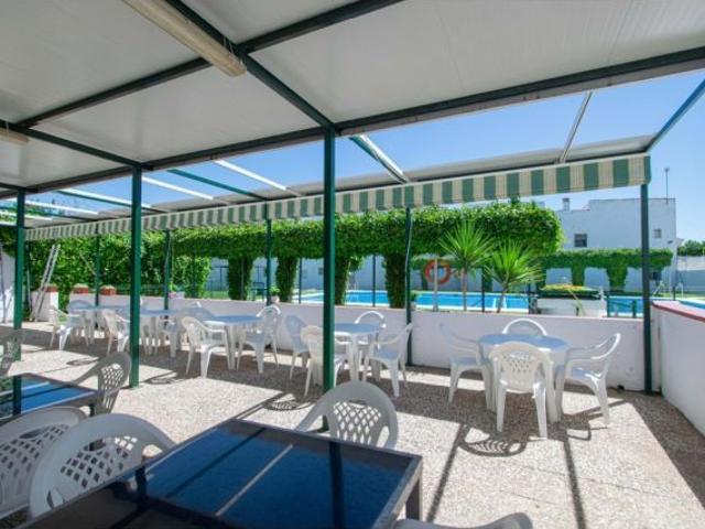 Preciosa vivienda adosada en Urbanización El Ariscal, en Villanueva!