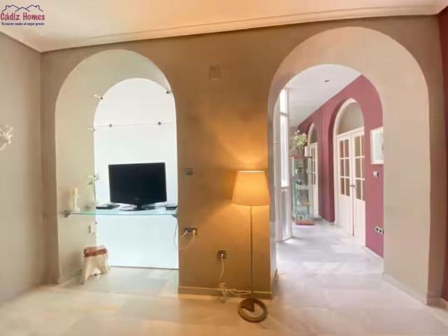 PRECIOSA VIVIENDA CON ASCENSOR. ZONA AYUNTAMIENTO