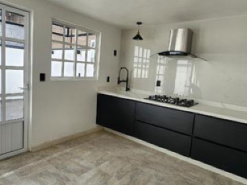 Preciosa Y Espaciosa Casa En Renta, En La Exclusiv Zona De Habitacional Jardines De Sta Mónica, Tlalnepantla