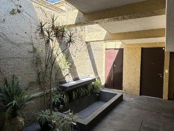 PRECIOSA Y ESPECTACULAR CASA CON UN HERMOSO JARDÍN