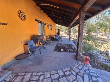PRECIOSA CABAÑA EL DIAMANTE, 9935M Y 200C, AREA ARBOLADA, IDEAL PARA DESCANSO, FAMILIAR