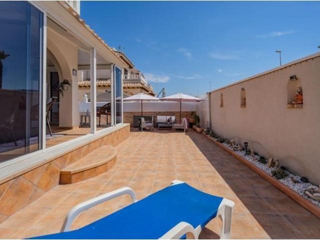 Preciosa casa adosada con piscina privada y solárium en Lomas de Cabo Roi