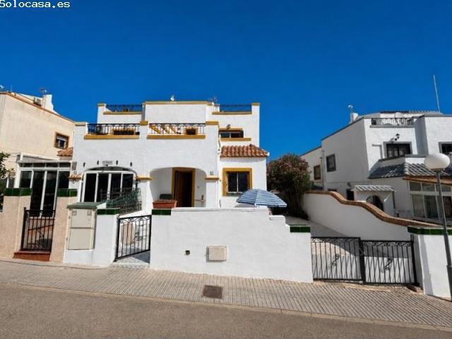 PRECIOSA CASA ADOSADA DE 3 HABITACIONES EN LOS ALTOS