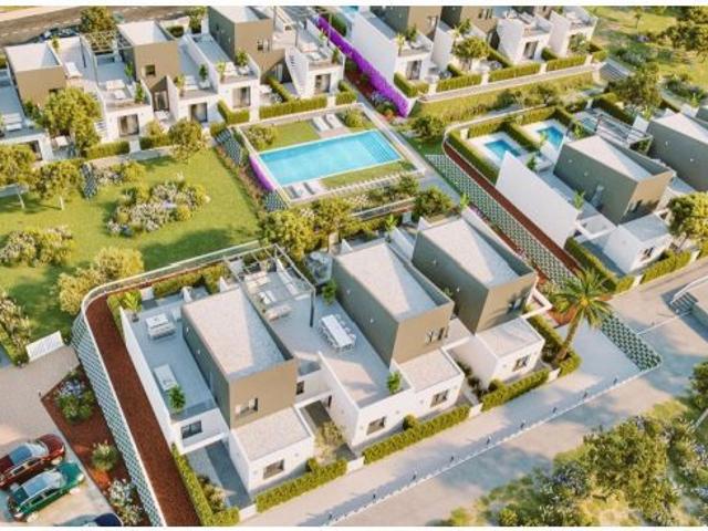 Preciosa casa adosada de 2 dormitorios bien diseñada, en campo de golf, cerca de Murcia y las playas