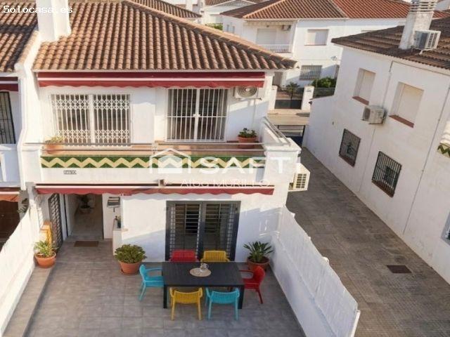 PRECIOSA CASA ADOSADA EN VENTA A PIE DE PLAYA