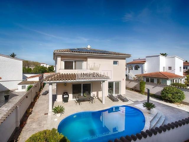 Preciosa casa cerca del centro 320m² Empuriabrava