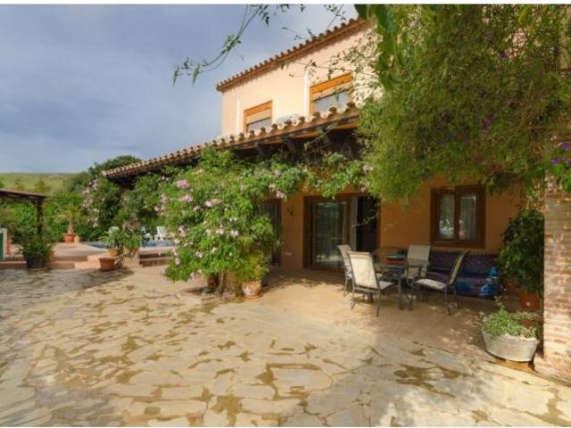 Preciosa casa de campo con piscina muy cerca del pueblo