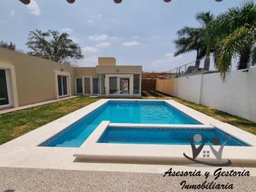 PRECIOSA CASA DE 1 NIVEL CON ALBERCA Y AMPLIO JARDIN EN PARAISO TLAHUICA MORELOS