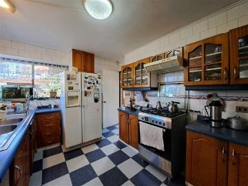 Preciosa casa de 5 dorm. Piscina, 1000m2 / 240m2 construido | 5 Dormitorios por 12700.00 en Valparaíso