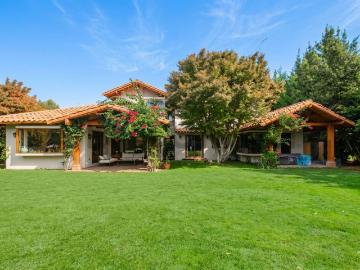Preciosa casa en Condominio Las Pircas de Chicureo