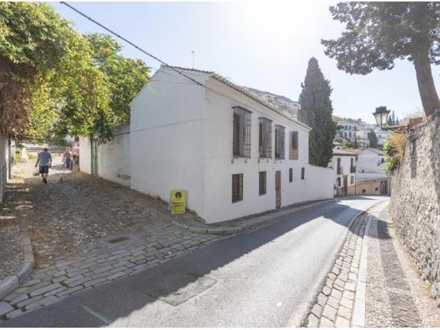 PRECIOSA CASA EN EL BARRIO DEL ALBAICÍN