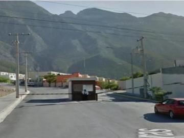 PRECIOSA CASA EN REMATE EN CDA. DE NOCHEBUENA, MISIÓN DE STA CATARINA 3ER SECTOR, SANTA CATARINA, NL