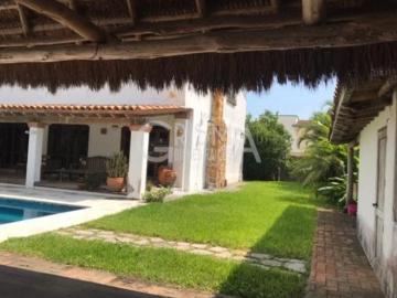 PRECIOSA CASA EN VENTA O RENTA ESTILO MEXICANO EN COL. JARDINES DE TUXPAN
