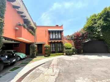 Preciosa casa en venta en Fracc. Arboledas Saint Germain
