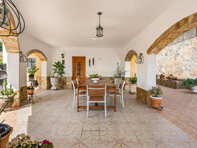 Preciosa casa independiente con 5 habitaciones y vistas a Montserrat