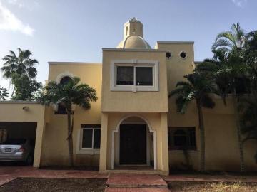 | Preciosa casa tipo quinta, amueblada en renta |