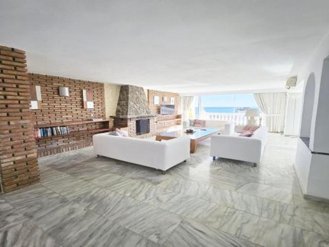 PRECIOSA CASITA CON VISTAS AL MAR EN MONTEMAR JUNTO AL PARQUE DE LA BATERÍA