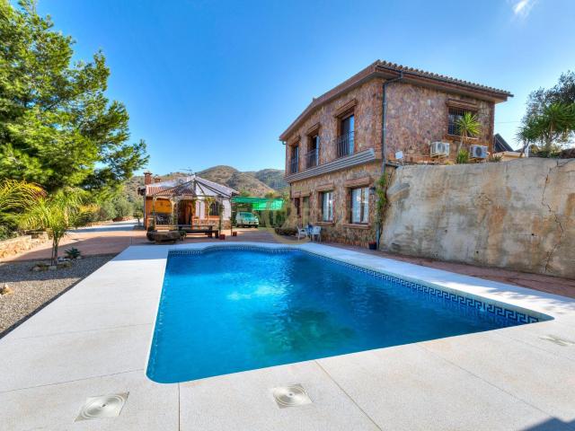 PRECIOSA FINCA EN ALORA EXCELENTE OPCIÓN PARA HOTEL RURAL