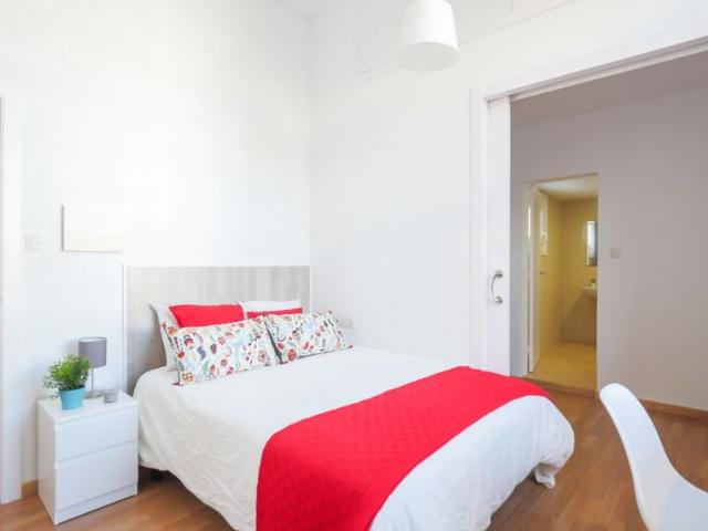 Preciosa habitación con baño privado y salita
