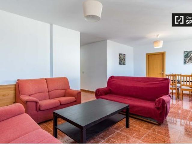 Preciosa habitación con cama individual en alquiler en Algirós