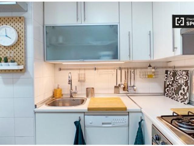Preciosa habitación en alquiler en apartamento de 4 dormitorios, Imperial