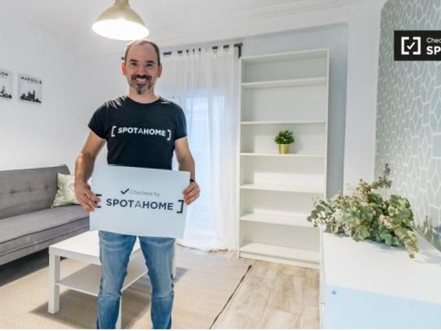 Preciosa habitación en alquiler en un apartamento de 5 dormitorios, L’Olivereta