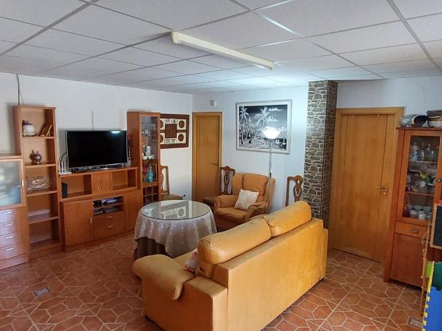 Descubre tu hogar en Cuevas Bajas!